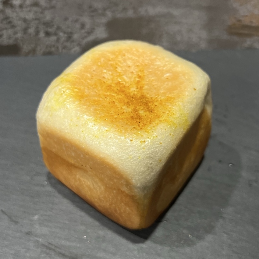 牛タンカレーのキューブパン