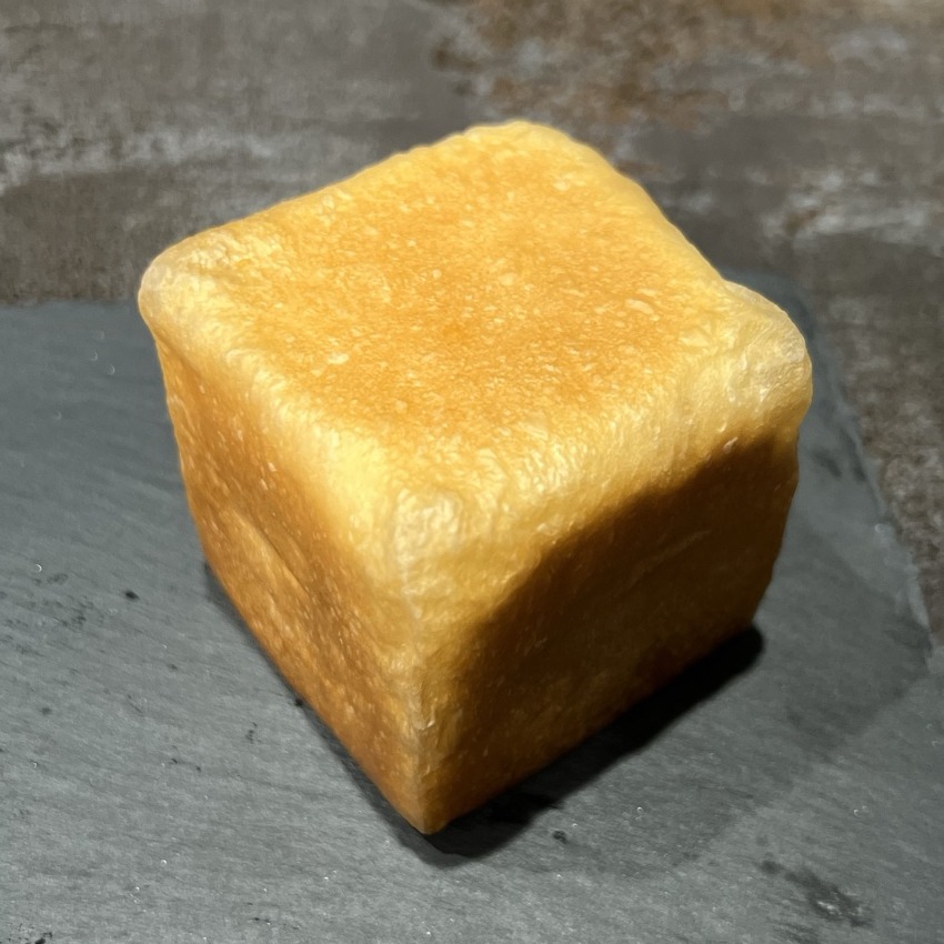 トリュフ塩バターのキューブパン