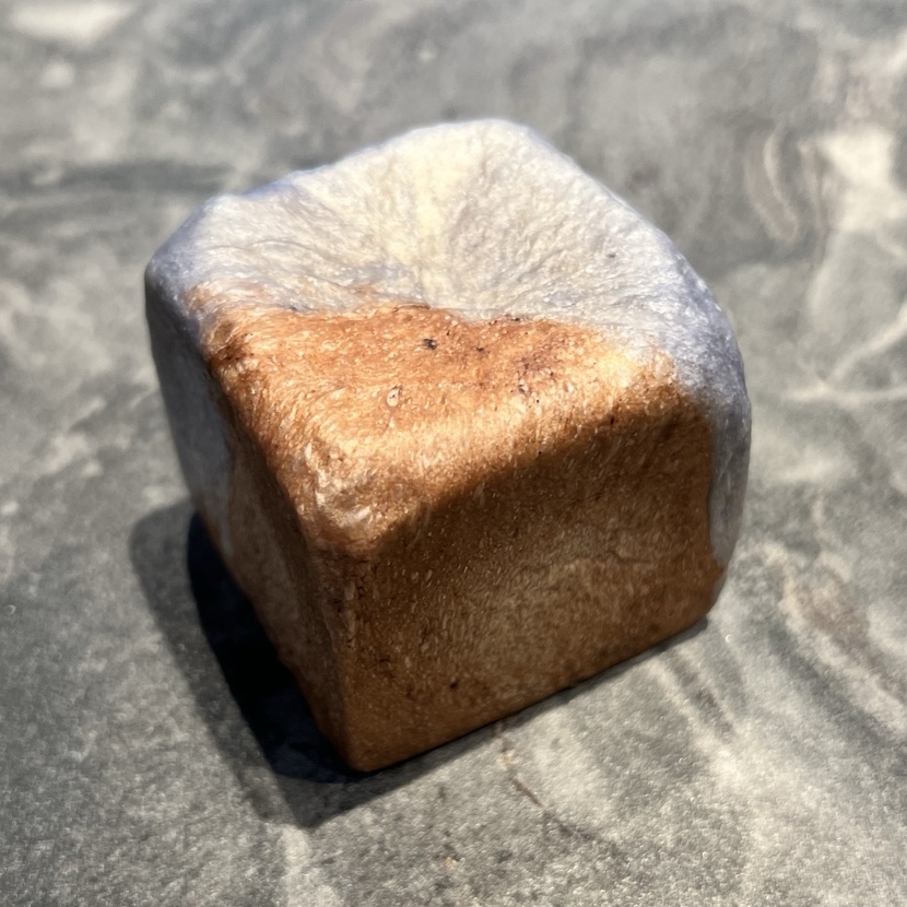 チョコミントあんぱんのキューブパン