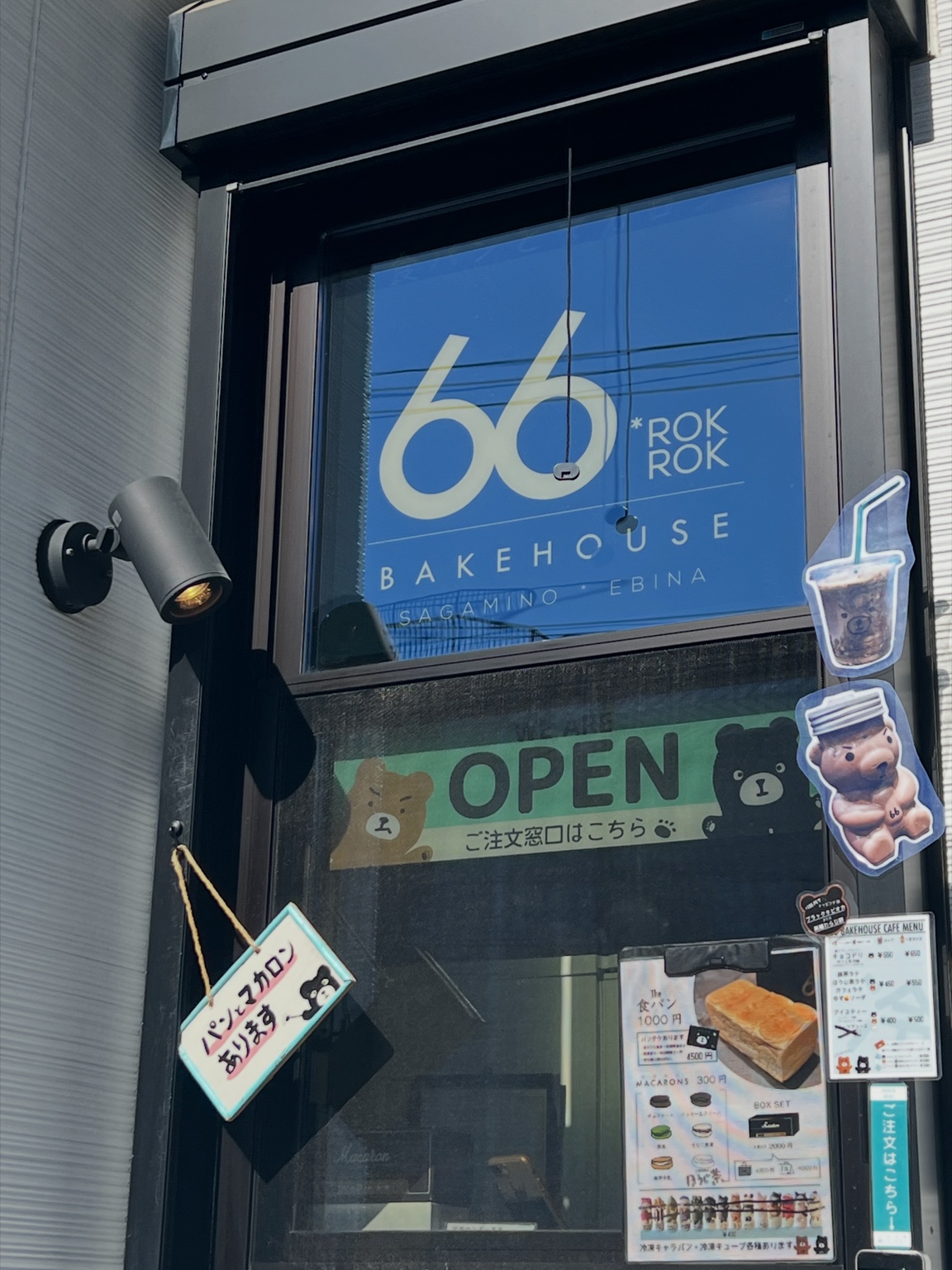 66 BAKEHOUSEの販売窓